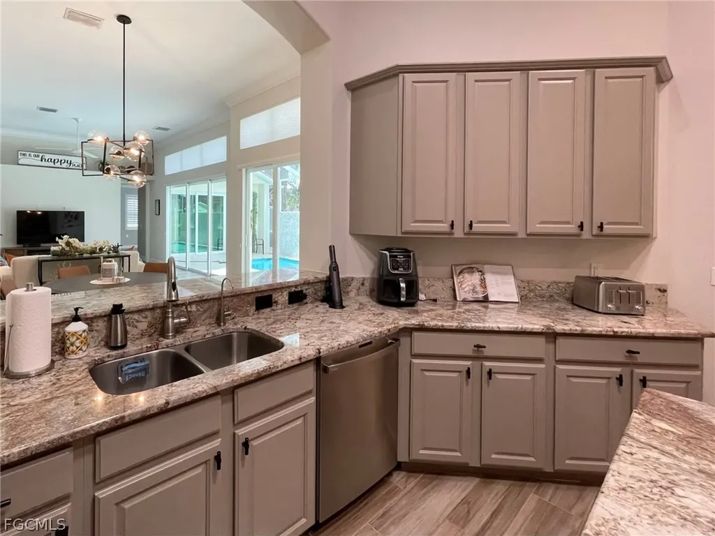 1628 Cayman Court Naples FL 34119