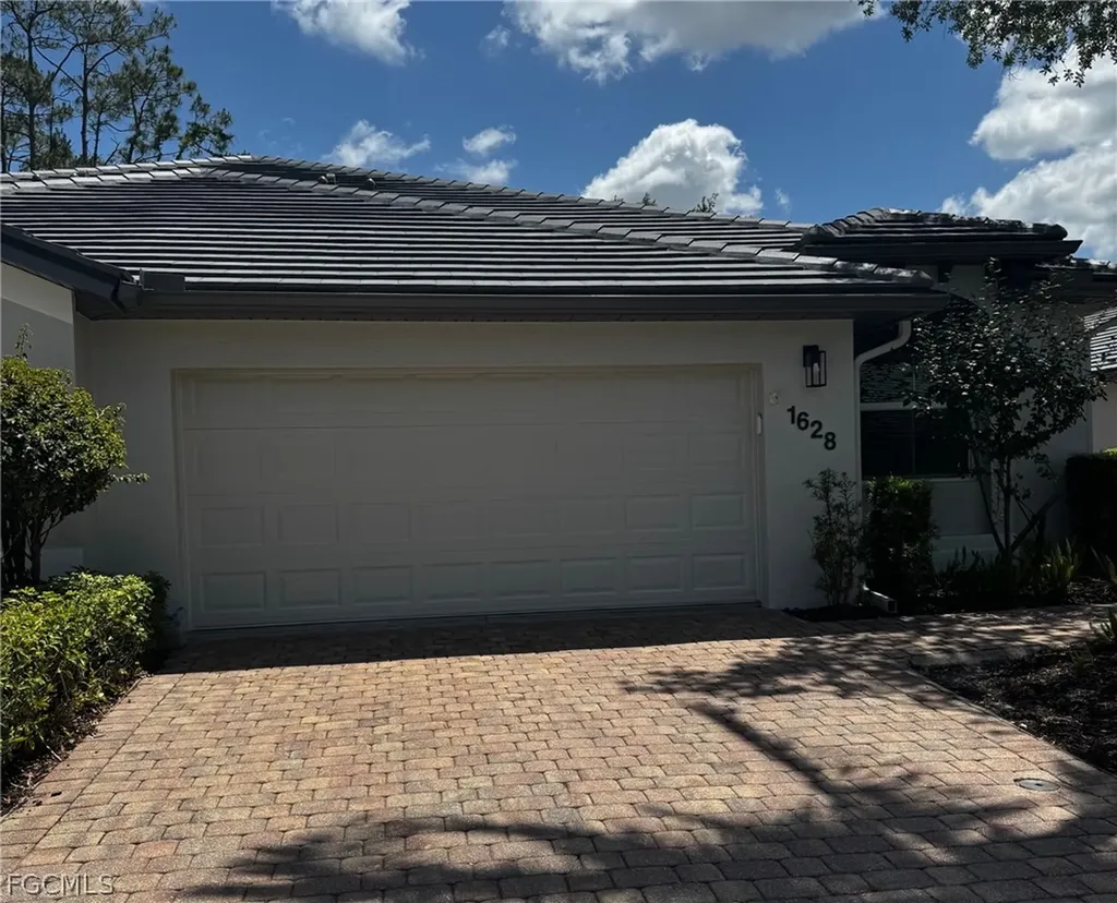 1628 Cayman Court Naples FL 34119