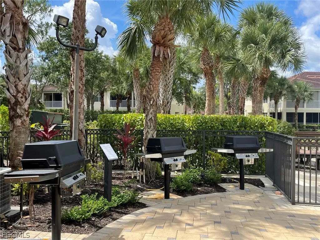 1628 Cayman Court Naples FL 34119