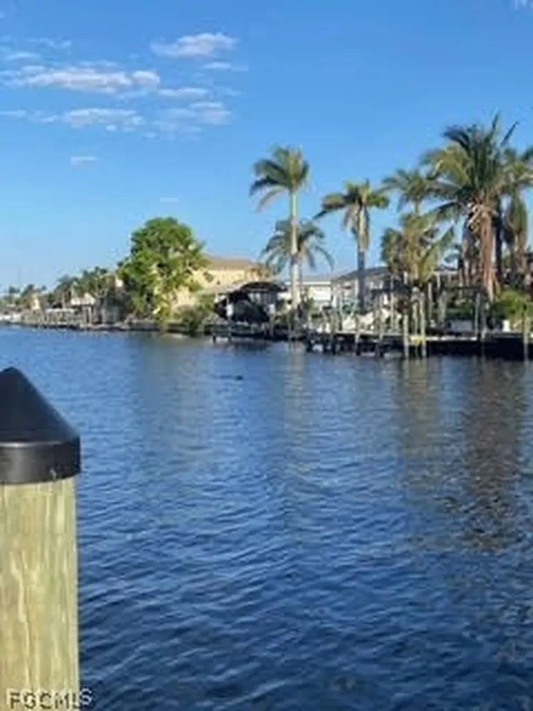 1220 SE 40th Street Cape Coral FL 33904