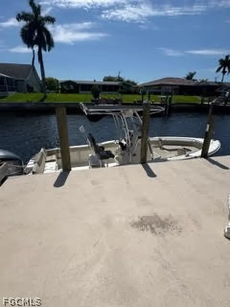 1220 SE 40th Street Cape Coral FL 33904
