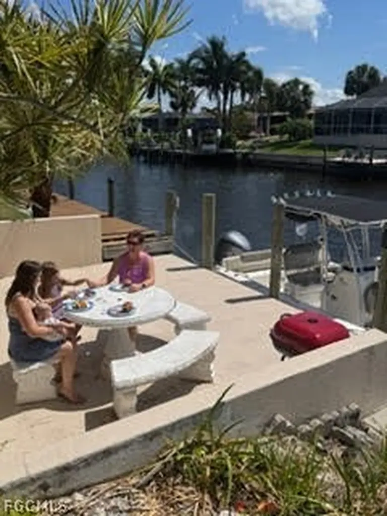 1220 SE 40th Street Cape Coral FL 33904