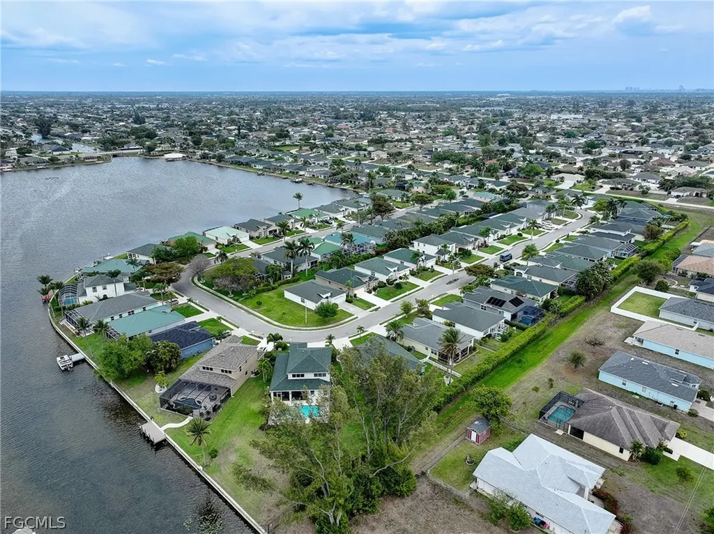 1813 Emerald Cove Drive Cape Coral FL 33991