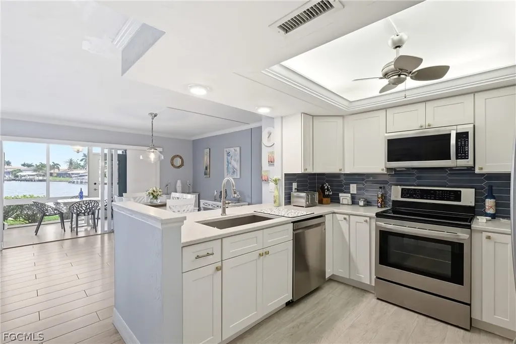 1927 SE 40th Terrace Cape Coral FL 33904