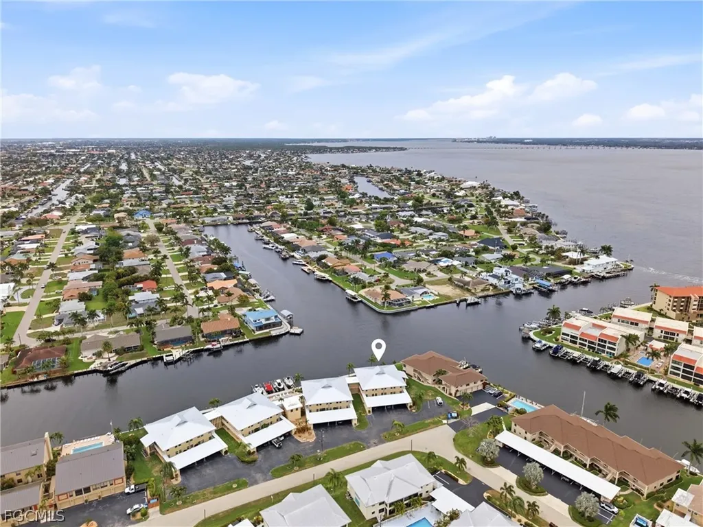 1927 SE 40th Terrace Cape Coral FL 33904