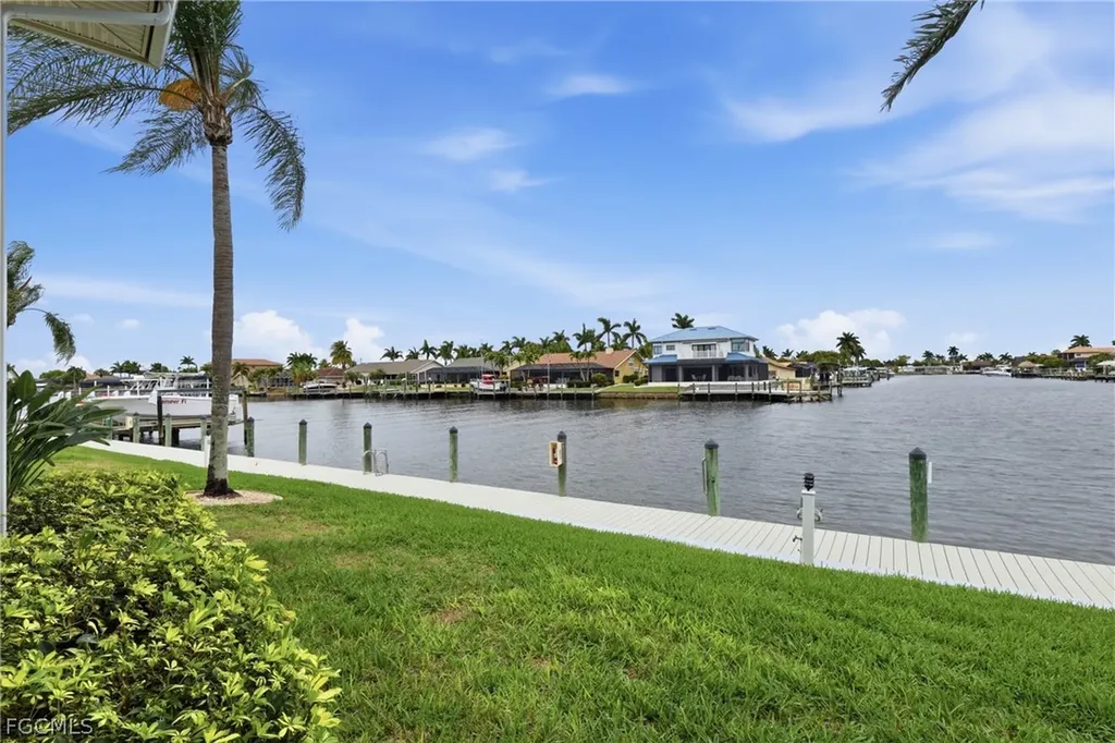 1927 SE 40th Terrace Cape Coral FL 33904