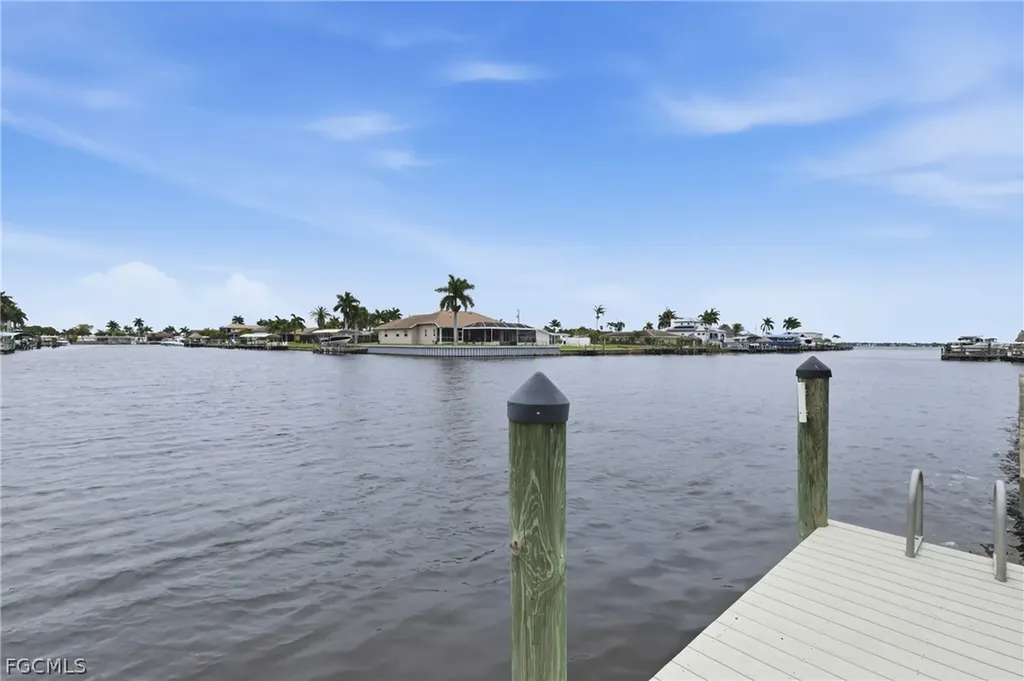 1927 SE 40th Terrace Cape Coral FL 33904