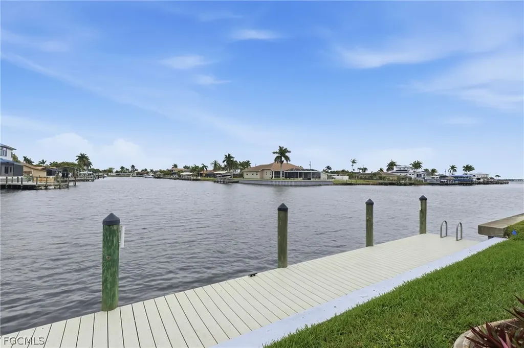 1927 SE 40th Terrace Cape Coral FL 33904