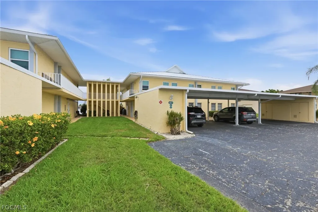 1927 SE 40th Terrace Cape Coral FL 33904