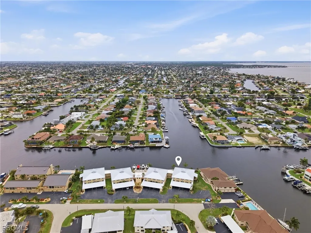 1927 SE 40th Terrace Cape Coral FL 33904