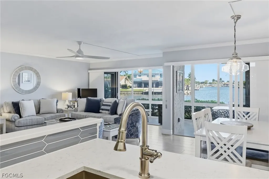 1927 SE 40th Terrace Cape Coral FL 33904