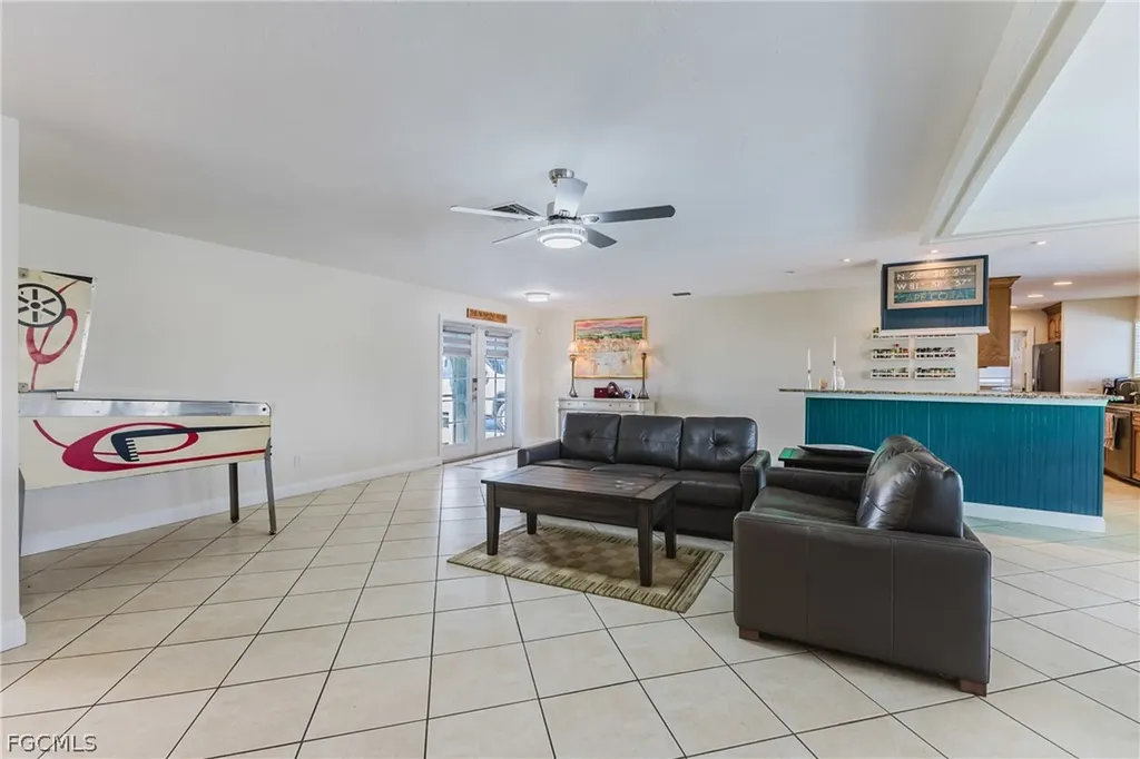 2213 NE 4th Street Cape Coral FL 33909
