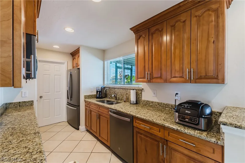 2213 NE 4th Street Cape Coral FL 33909