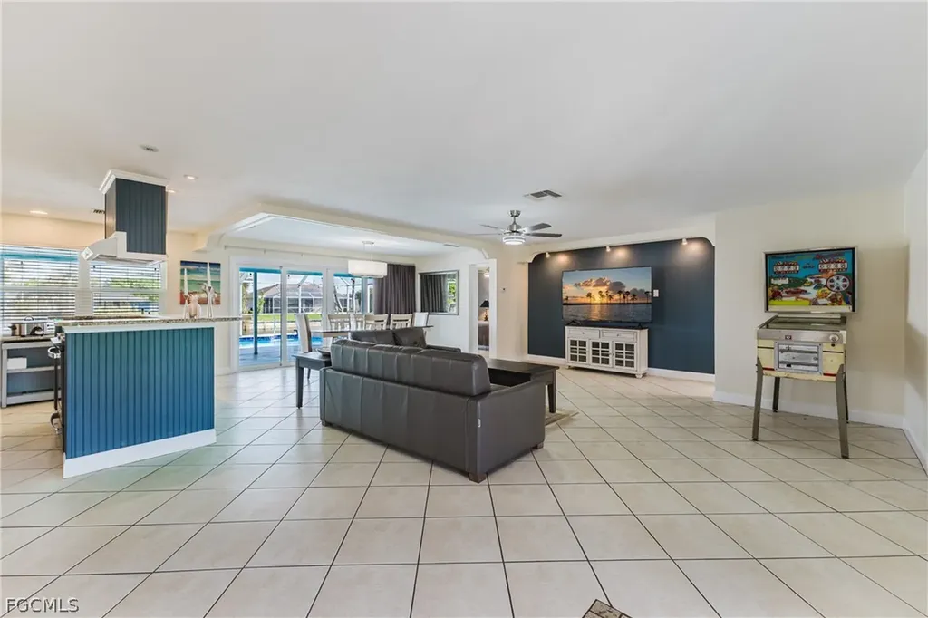2213 NE 4th Street Cape Coral FL 33909