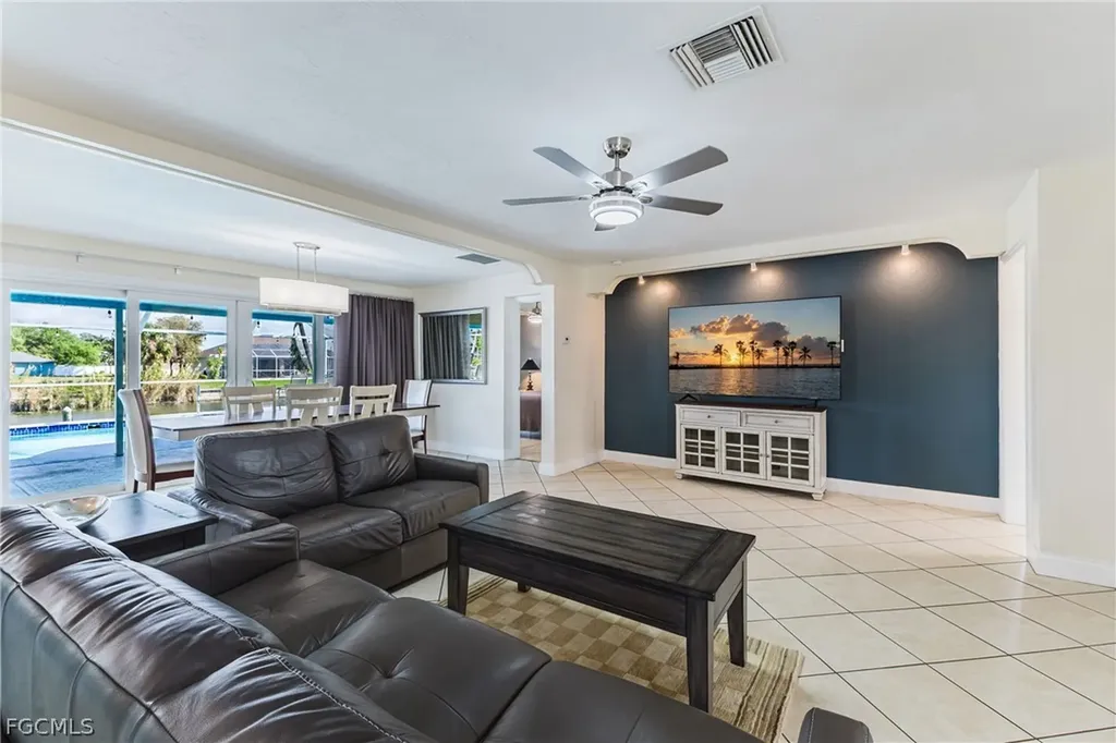 2213 NE 4th Street Cape Coral FL 33909