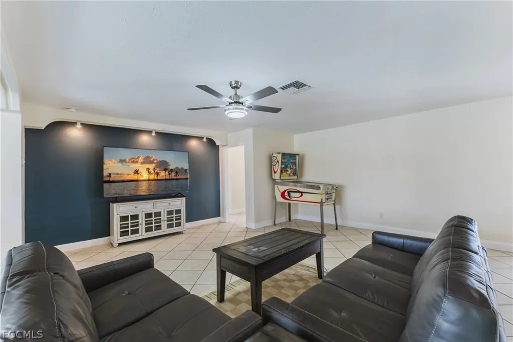 2213 NE 4th Street Cape Coral FL 33909