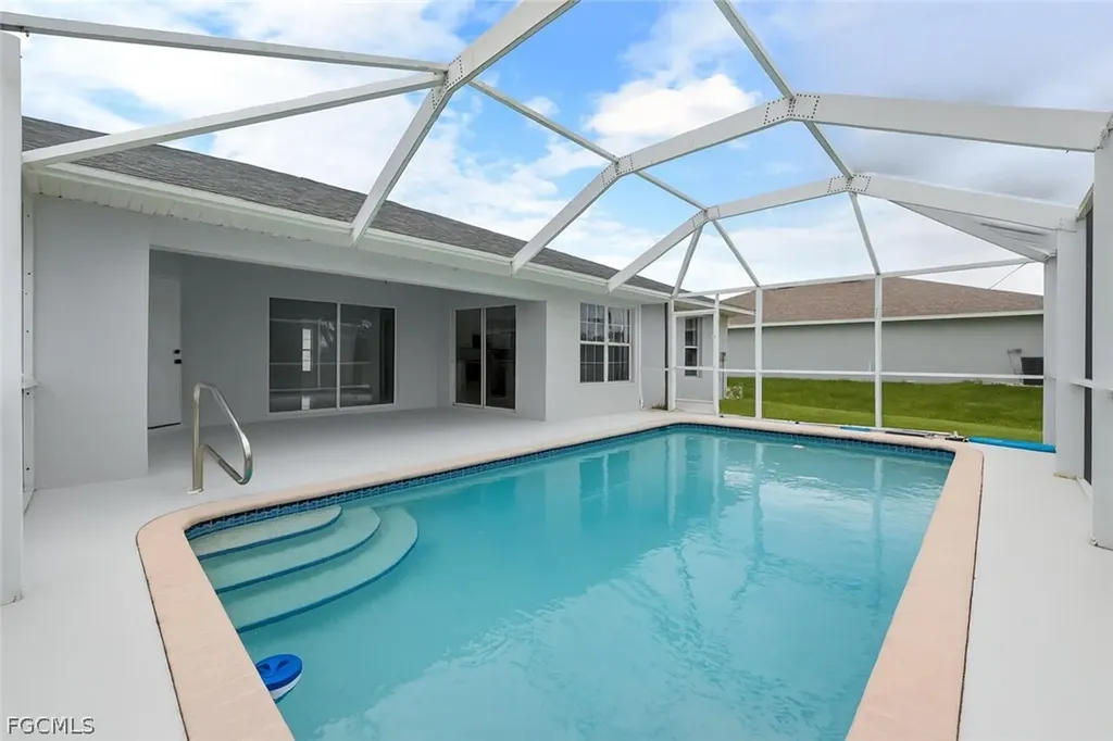 1718 NE 40th Lane Cape Coral FL 33909