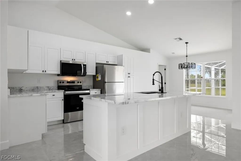 1718 NE 40th Lane Cape Coral FL 33909