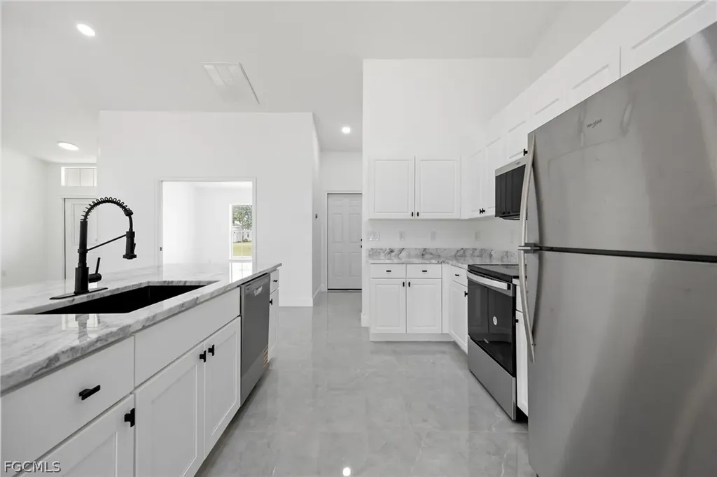 1718 NE 40th Lane Cape Coral FL 33909