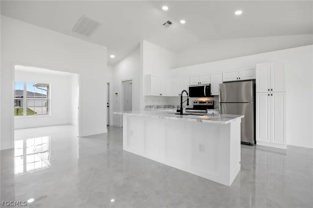 1718 NE 40th Lane Cape Coral FL 33909