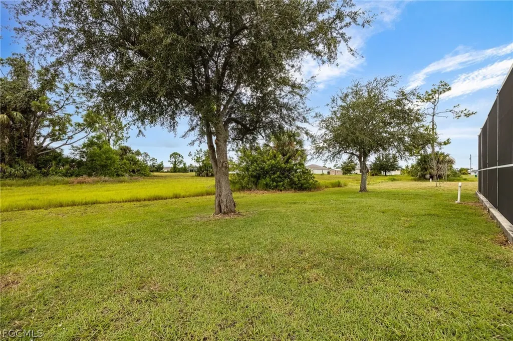 1718 NE 40th Lane Cape Coral FL 33909
