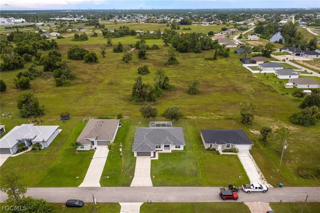 1718 NE 40th Lane Cape Coral FL 33909