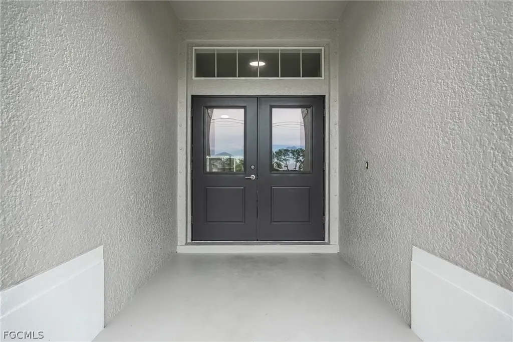 1718 NE 40th Lane Cape Coral FL 33909