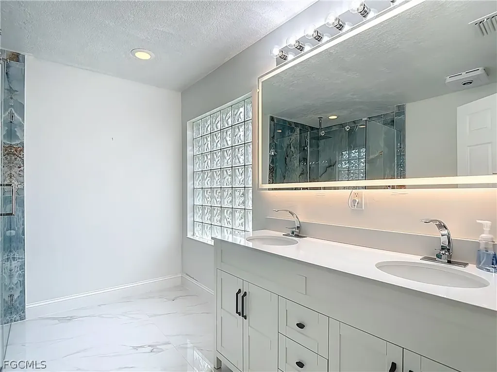 1891 Corona Del Sire Drive North Fort Myers FL 33917
