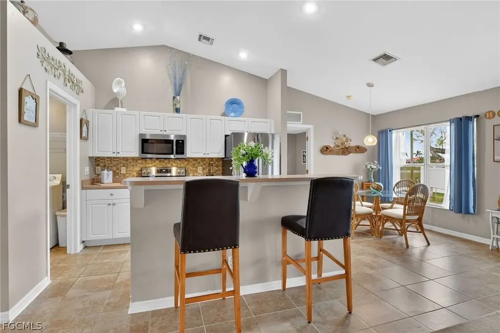 2707 NE 5th Avenue Cape Coral FL 33909