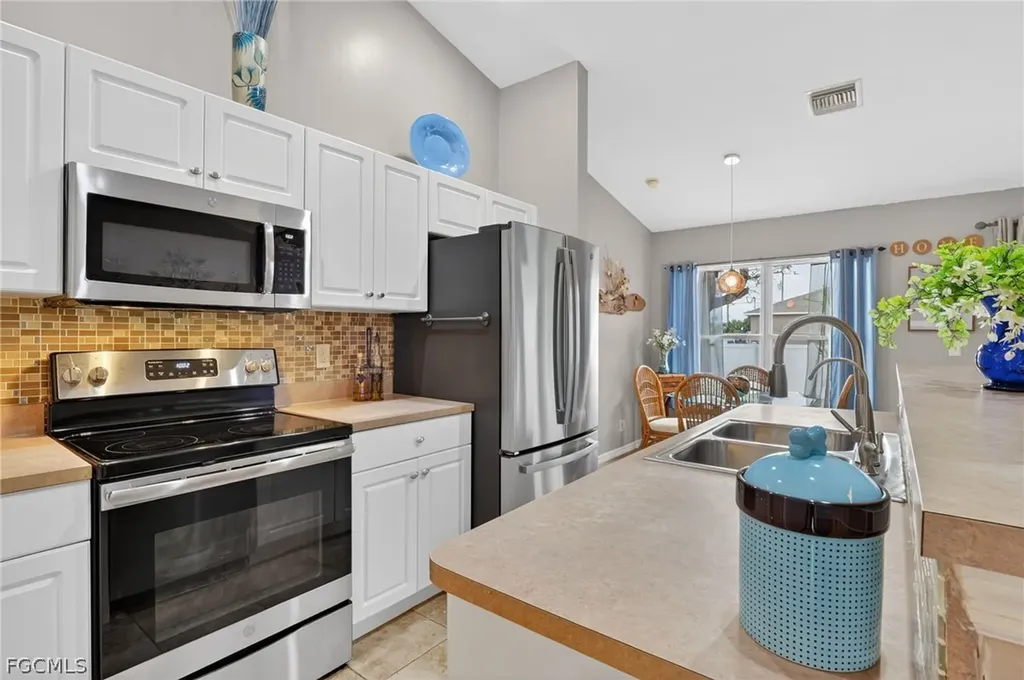 2707 NE 5th Avenue Cape Coral FL 33909