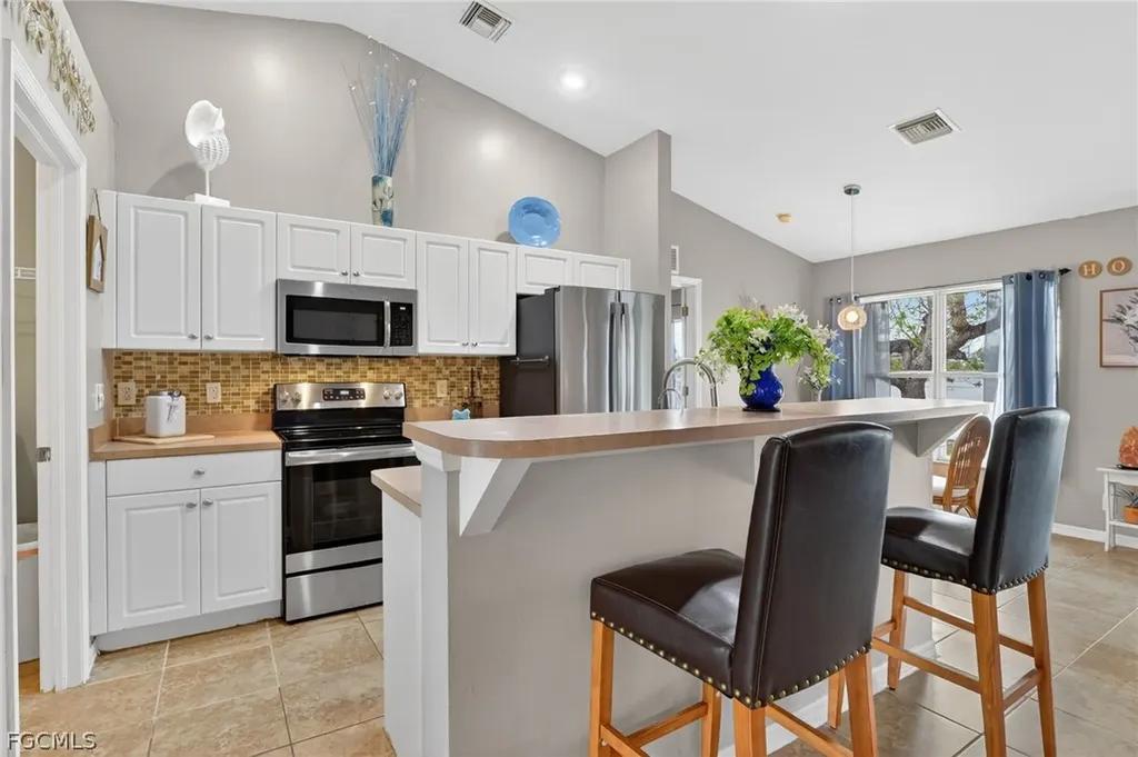 2707 NE 5th Avenue Cape Coral FL 33909
