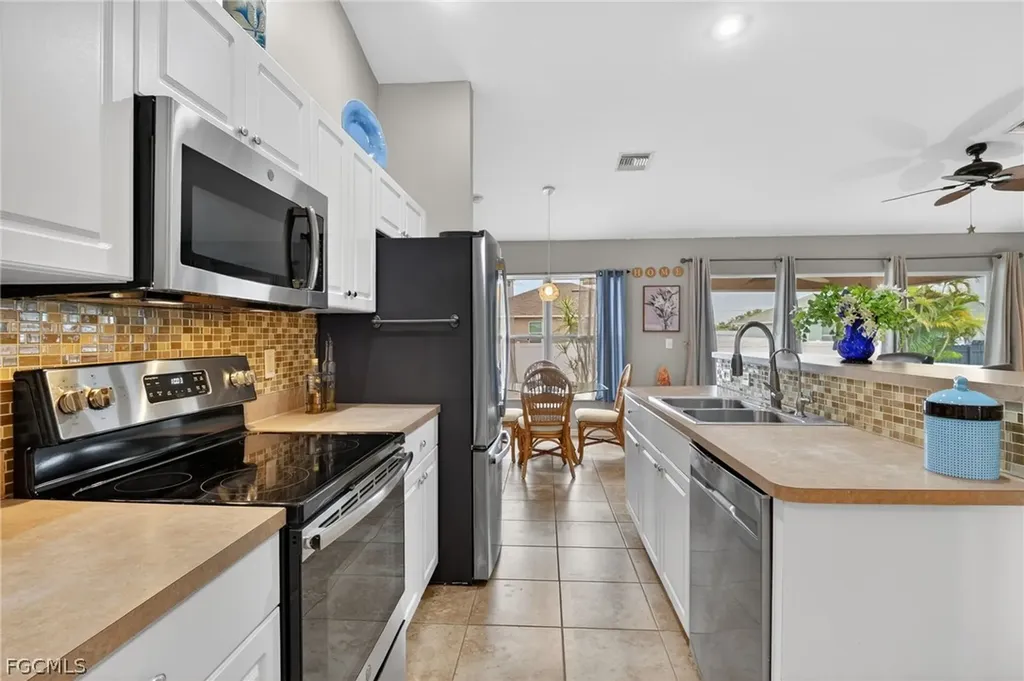 2707 NE 5th Avenue Cape Coral FL 33909