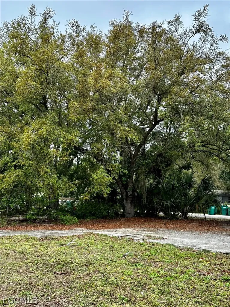 675 El Paso Trail Immokalee FL 34142