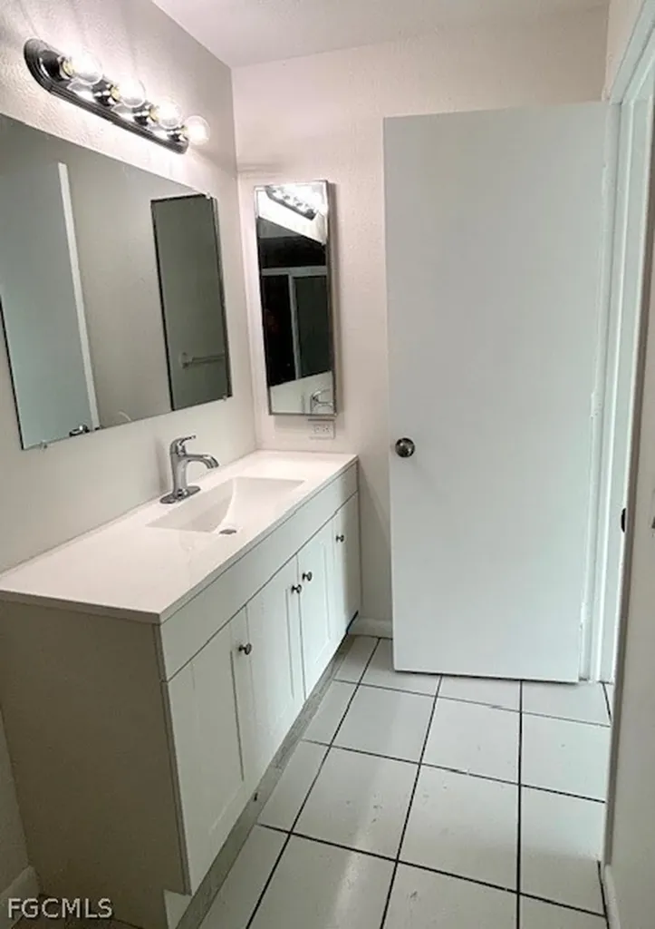 3747 SW Santa Barbara Place Cape Coral FL 33914