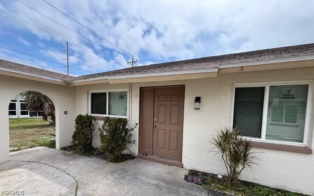 3747 SW Santa Barbara Place Cape Coral FL 33914