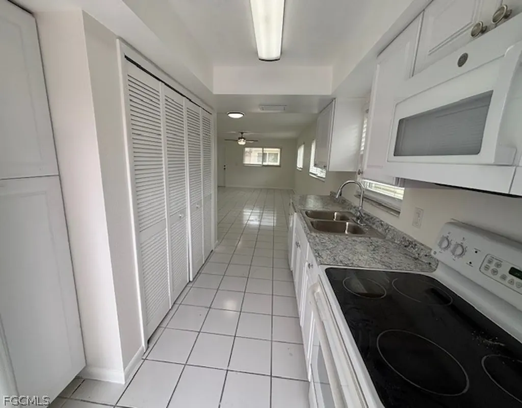 3747 SW Santa Barbara Place Cape Coral FL 33914