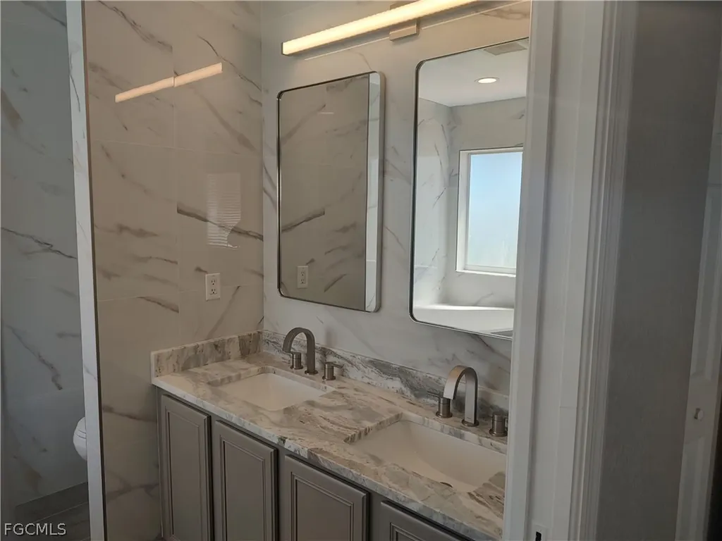 2434 Laurentina Lane Cape Coral FL 33909