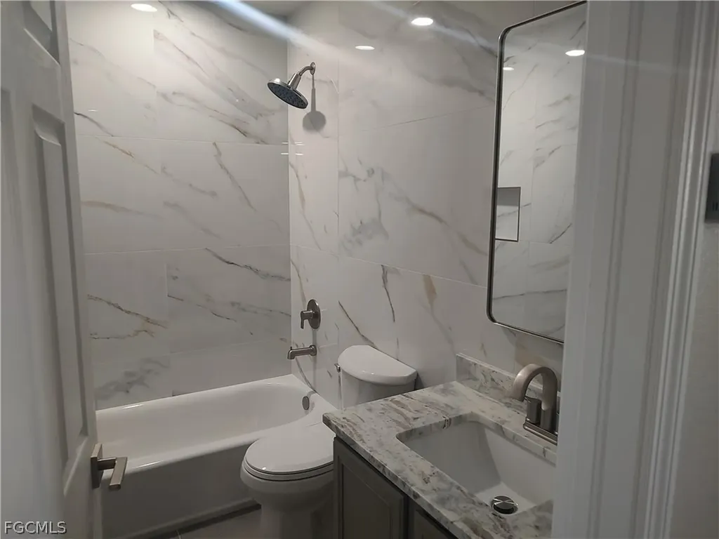 2434 Laurentina Lane Cape Coral FL 33909