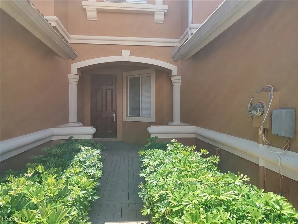 2434 Laurentina Lane Cape Coral FL 33909