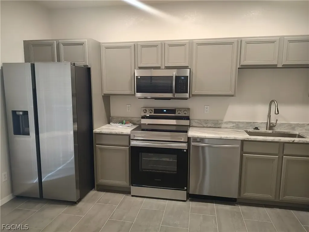 2434 Laurentina Lane Cape Coral FL 33909