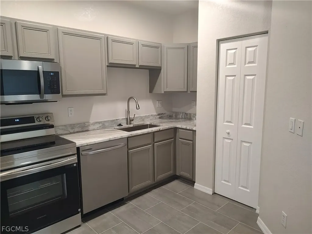 2434 Laurentina Lane Cape Coral FL 33909