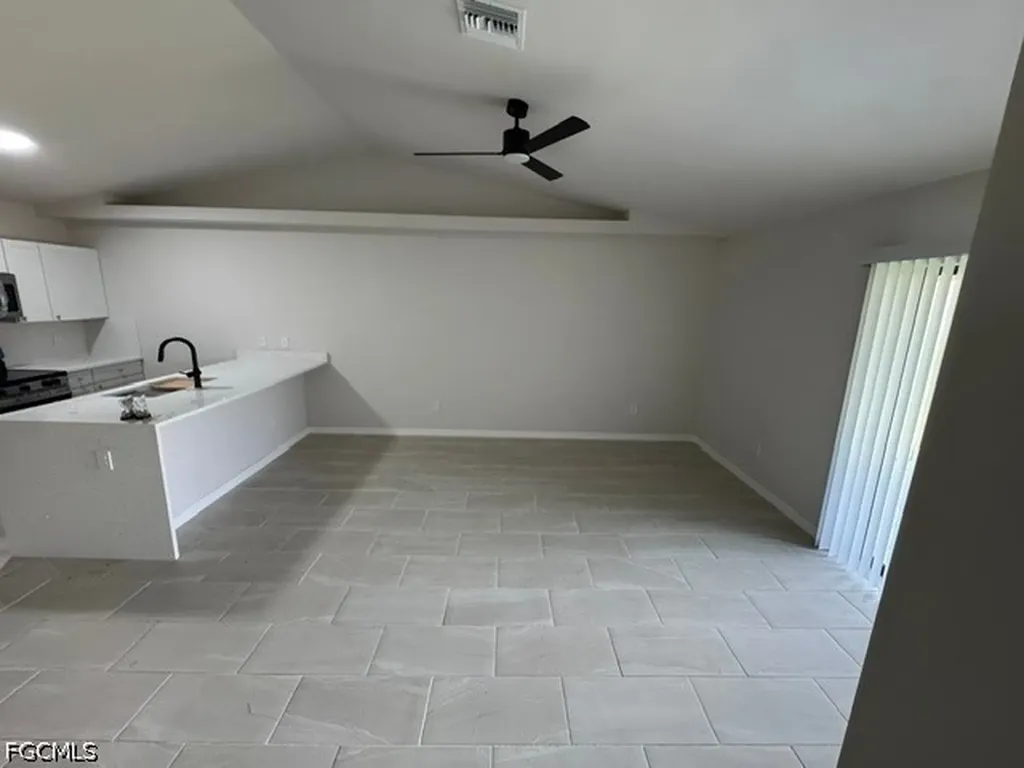 4100 SW 7th Place Cape Coral FL 33914