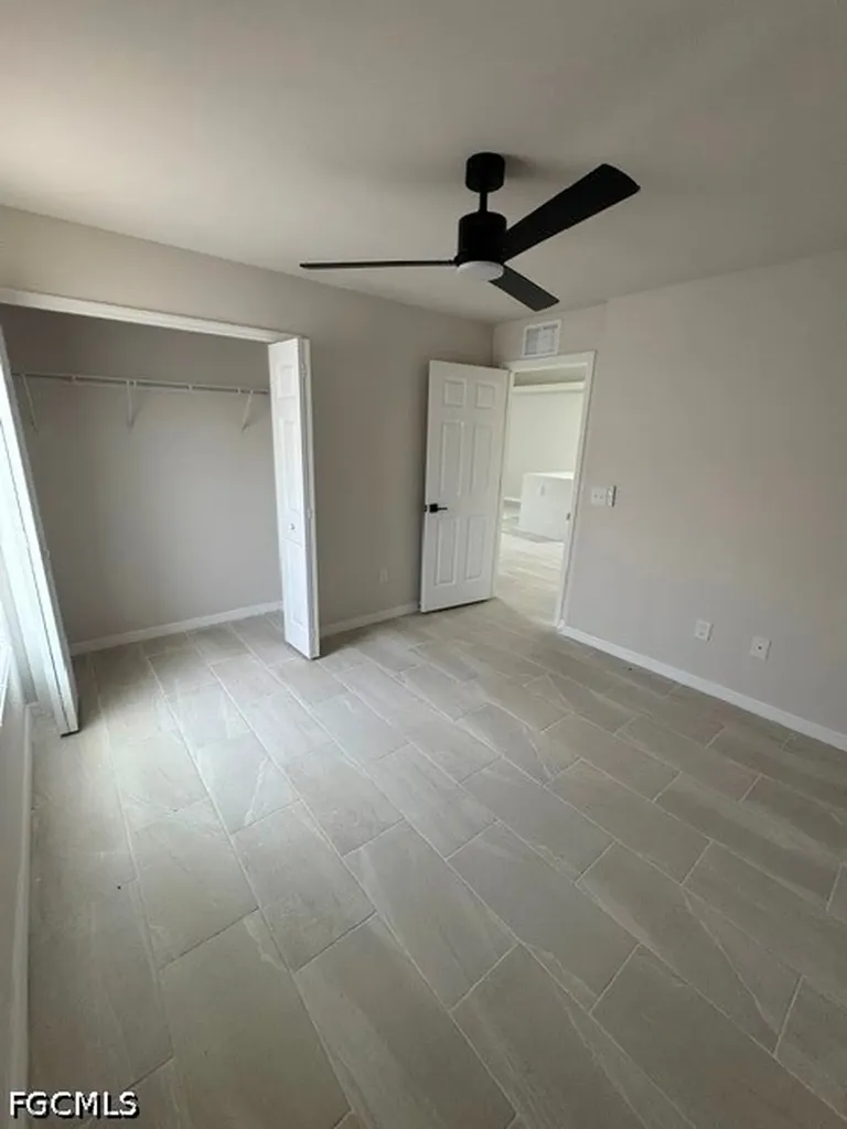 4100 SW 7th Place Cape Coral FL 33914