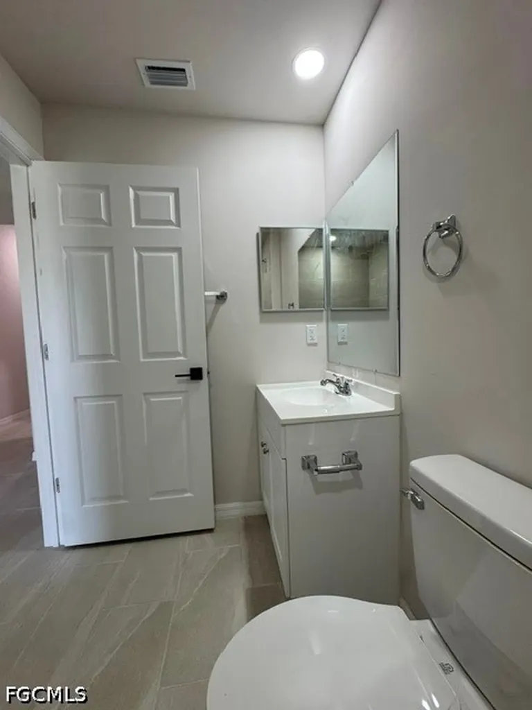 4100 SW 7th Place Cape Coral FL 33914