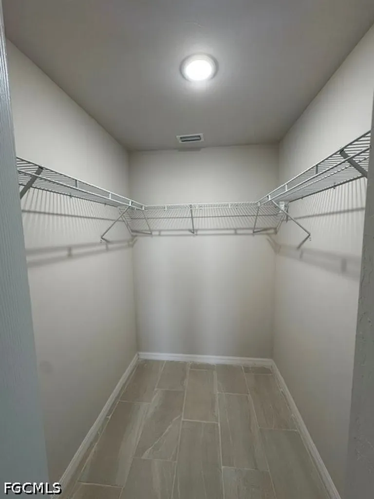 4100 SW 7th Place Cape Coral FL 33914