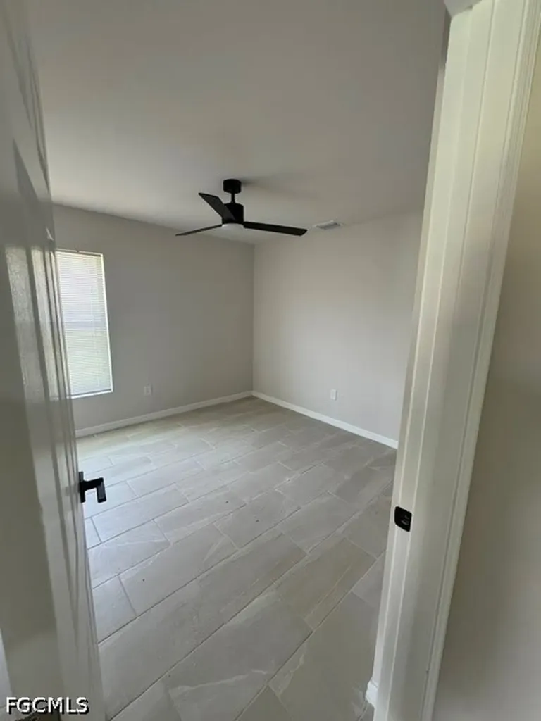 4100 SW 7th Place Cape Coral FL 33914
