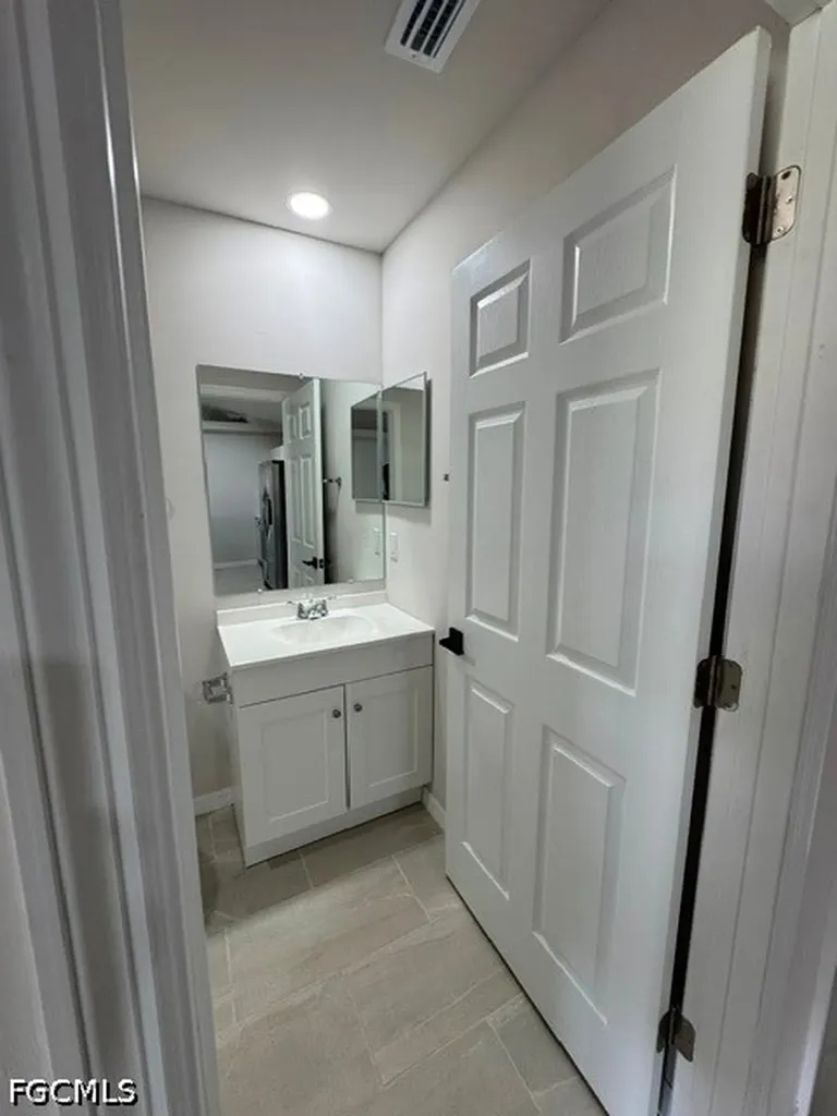 4100 SW 7th Place Cape Coral FL 33914