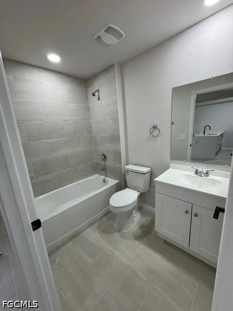 4100 SW 7th Place Cape Coral FL 33914