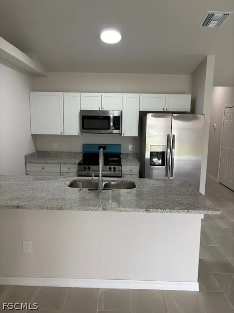 4100 SW 7th Place Cape Coral FL 33914