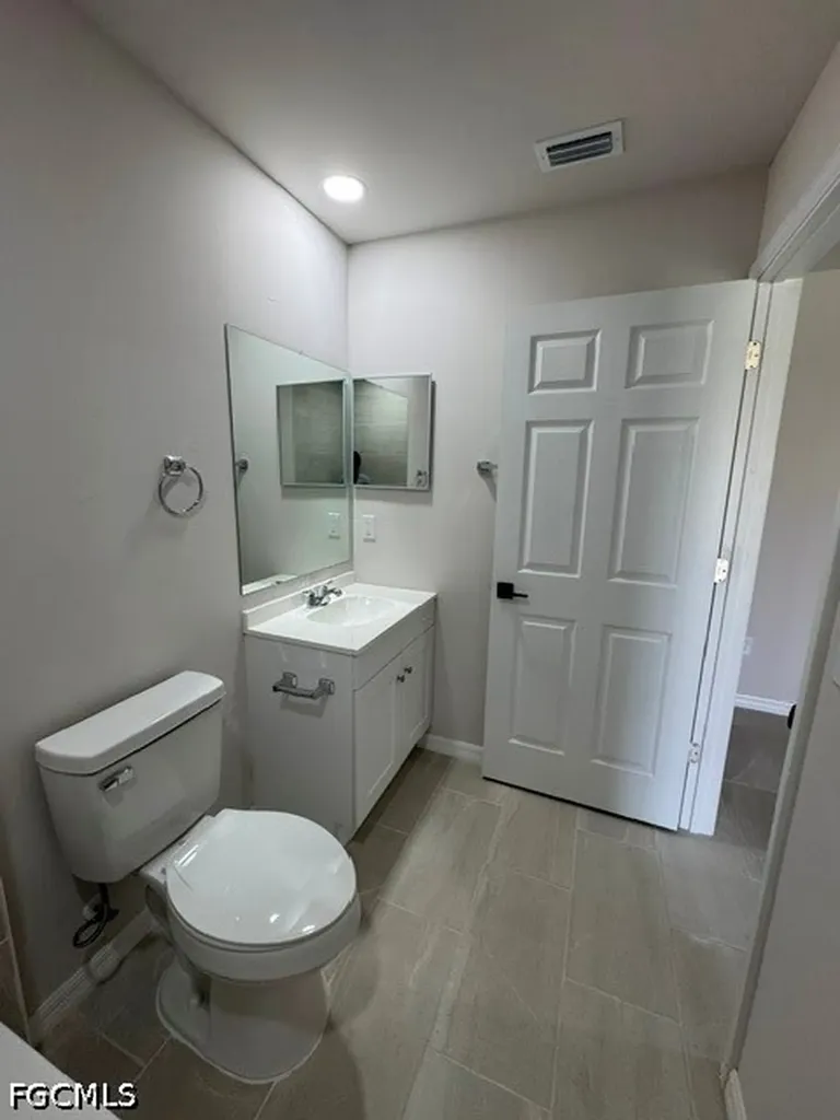 4100 SW 7th Place Cape Coral FL 33914